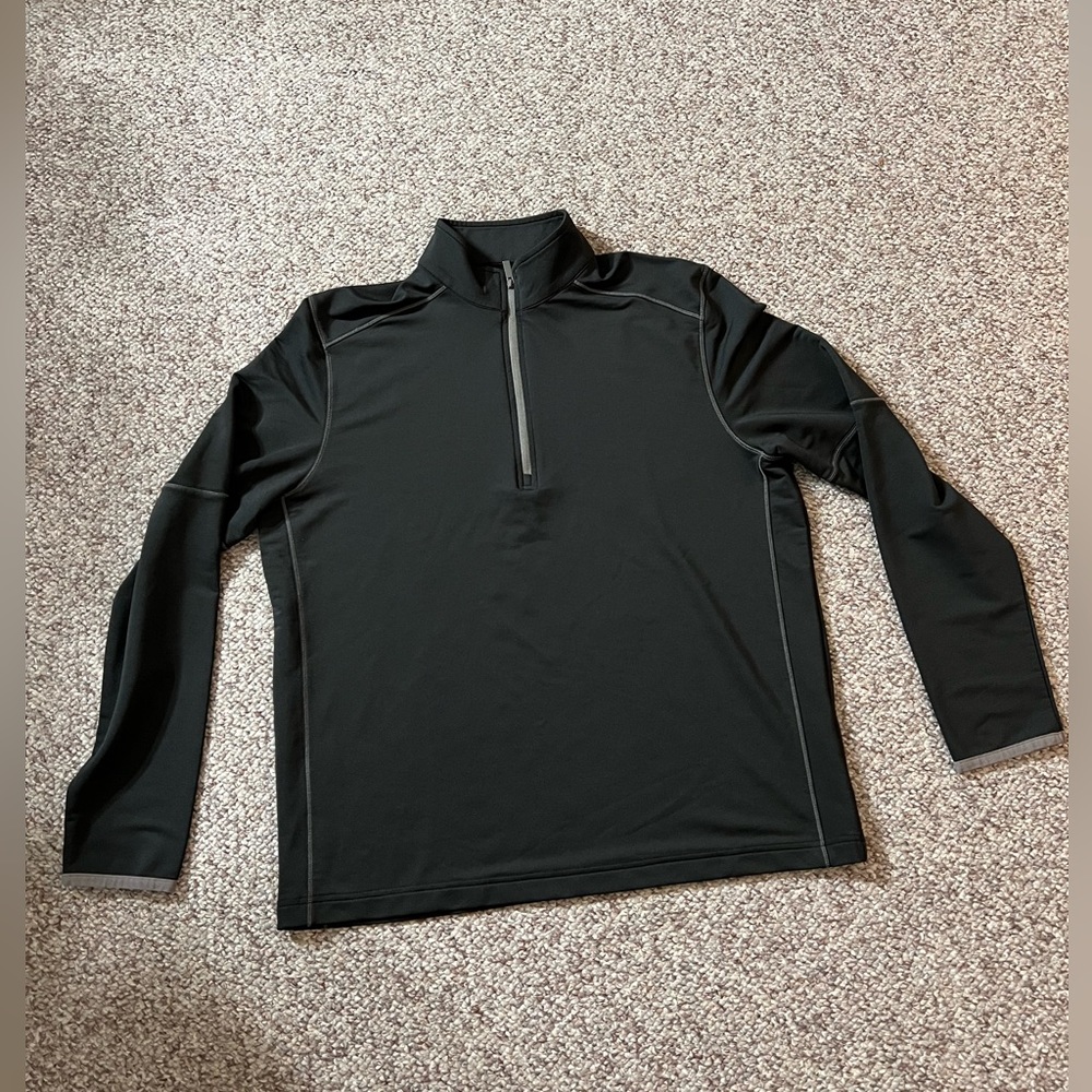 Callaway size S half zip rain repellent black top. Perfect condition, never worn